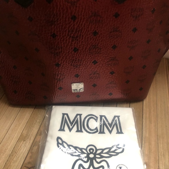 NWT MCM Medium Visetos Leather Shopper- Authentic - Picture 6 of 8
